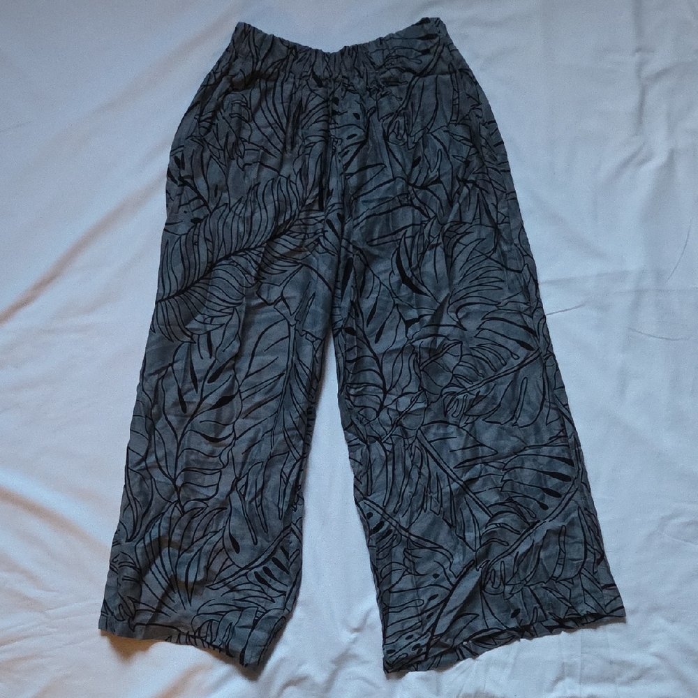 Leaf Patterned Wide-Leg Pants